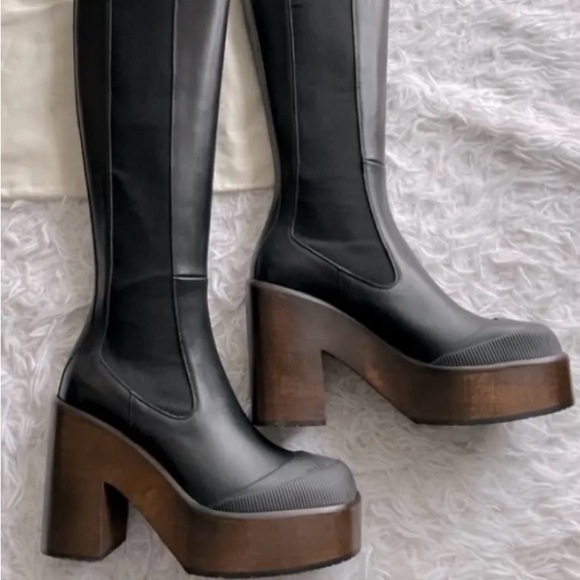 Bally
Leather boots
EU 40 US 10
Black, Leather - Picture 1 of 4